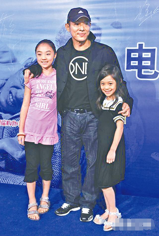 李連傑首度公開與倆女兒合照，她們遺傳利智的好身材擁有驚豔美貌