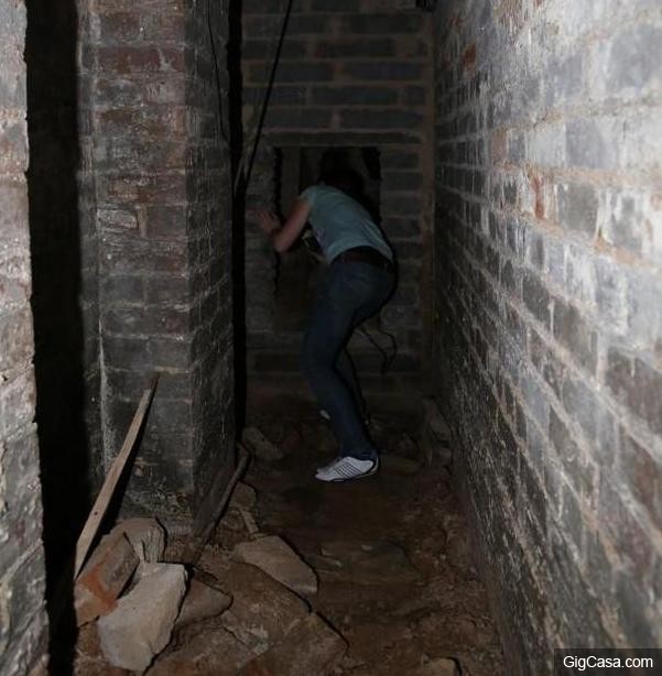 男子在新租的公寓裏發現個地下室，裏麵竟埋藏一個驚人的秘密！