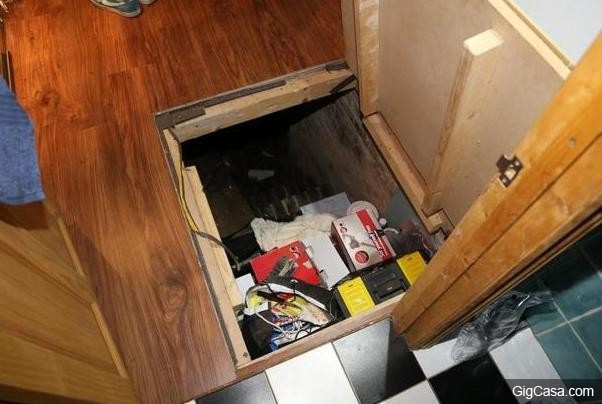 男子在新租的公寓裏發現個地下室，裏麵竟埋藏一個驚人的秘密！