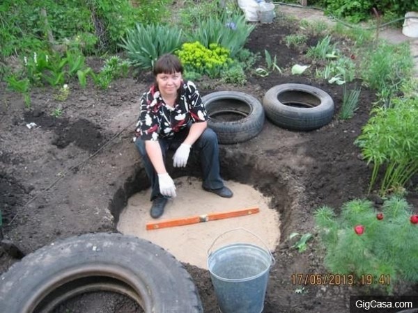 鄰居不解女子為何在院子裡埋下輪胎，最後結果卻讓鄰居刮目相看！