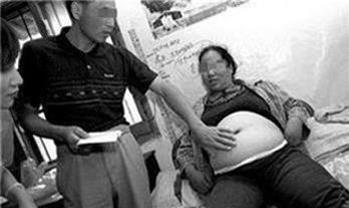 24歲正妹「懷孕整整4年」，最後才發現肚子空無一物！
