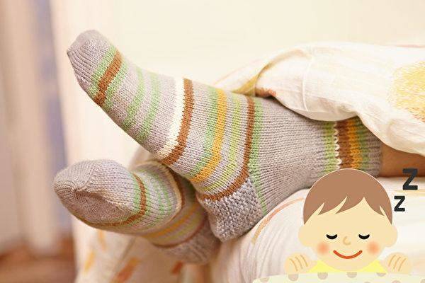 晚上穿襪子睡覺，調節體溫又助眠，還有2個好處，尤其是更年期的女人不能錯過