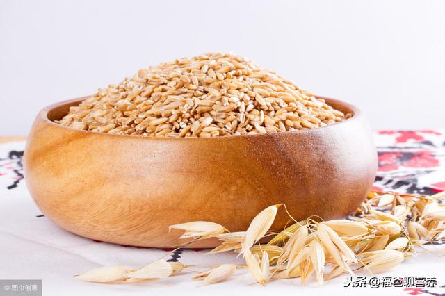 吃燕麥不僅有助於減肥，營養師認為至少有4方麵的健康益處