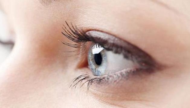 肝毒多，眼睛會有4種表現，經常做3個動作，助力肝臟健康