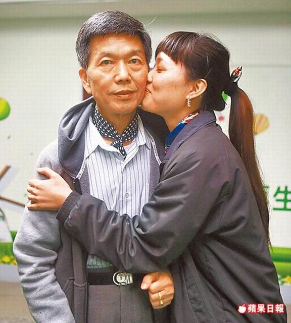 25歲命理師算出「真命天子」！「倒追62歲裡長伯」一年花８００萬，隔年變寡婦！對方子女:錢都被花光！