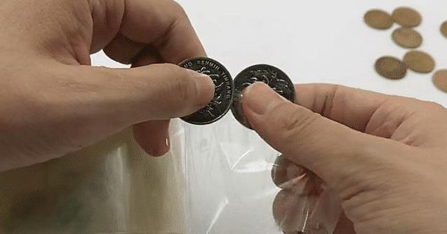毛巾裡包一個硬幣，放在衛生間裡作用超棒，一年省下好幾百