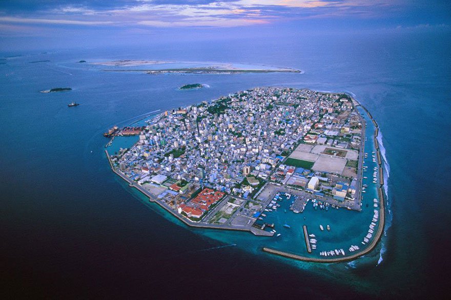 13. 馬爾地夫 (Maldives) 將會因為溫室效應而在50年內沉沒。<BR><BR>