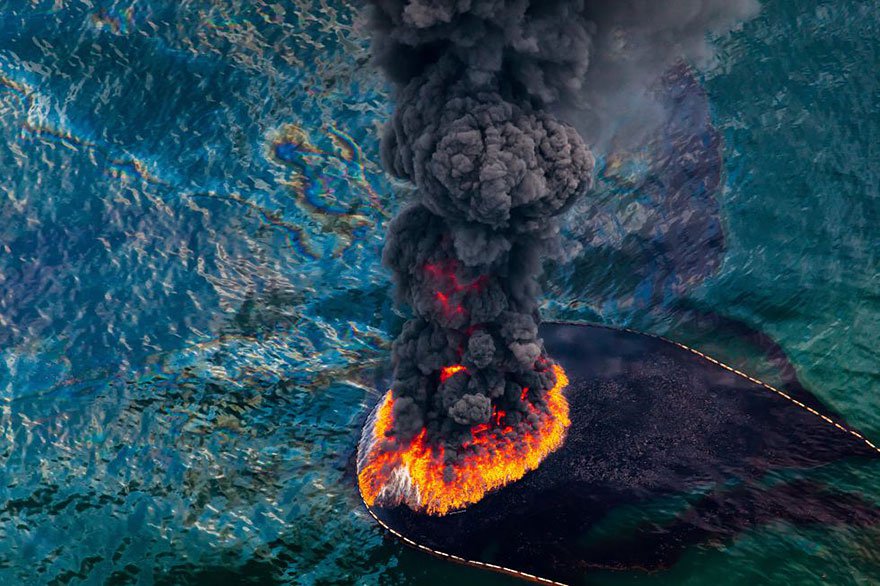 5. 2010年4月，墨西哥灣的石油平台大火。<BR><BR>