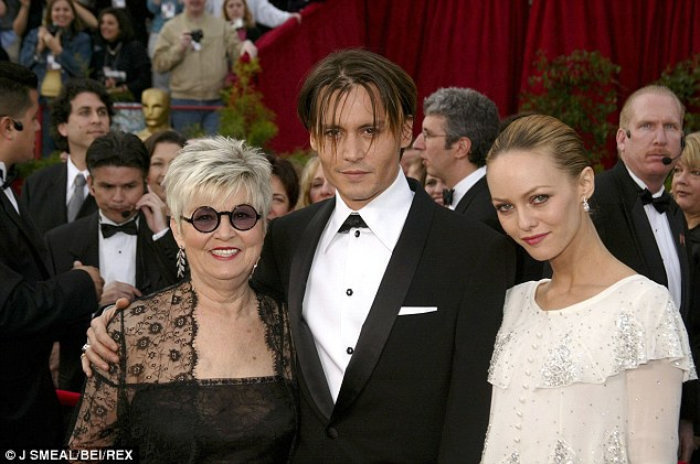 强尼戴普跟妈妈贝蒂 (johnny depp and his mother betty sue palmer