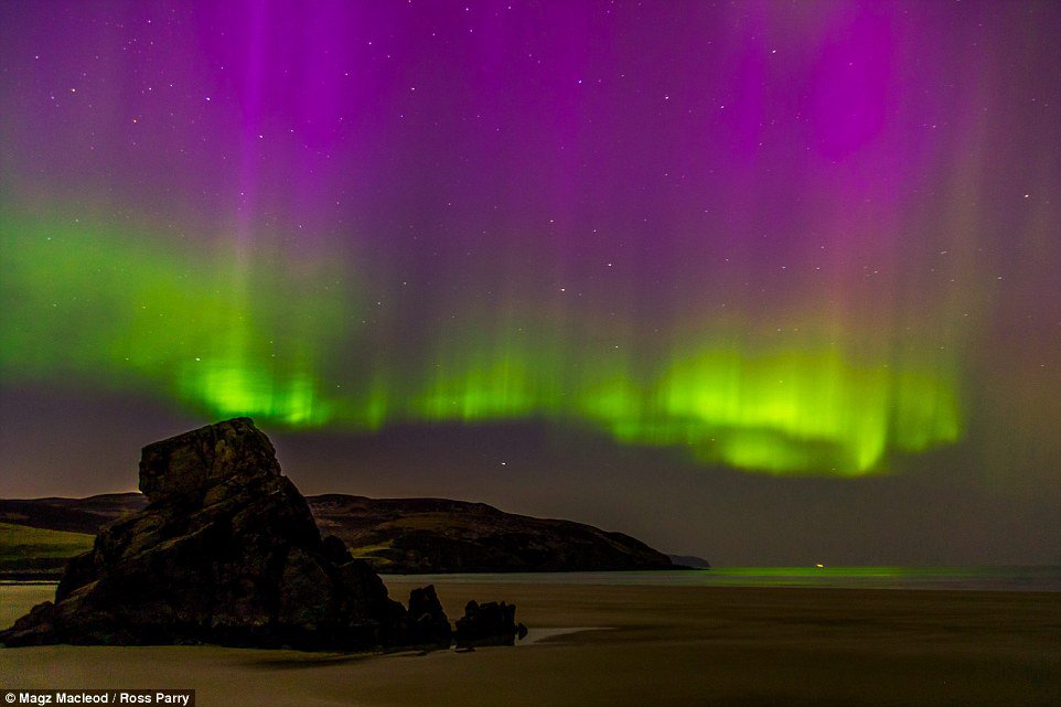 澳洲和紐西蘭的部份地區，也都能看到這樣的現象，在南半球也被特別稱為「南極光」(Aurora Australis)。<BR><BR>