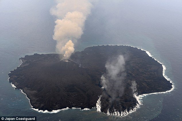 事情是這樣的，位於東京南部外海997公裏的西之島 (Nishinoshima)，自從2013年11月噴發後，一直在持續擴張，是相當罕見的火山現象。<BR><BR>