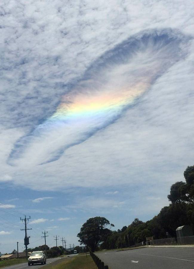 這是在澳洲維多利亞上空的雨幡洞雲奇景。<BR><BR>