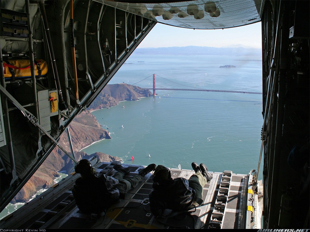 20. 在舊金山上空的美國海岸防衛隊(US Coast Guard)C-130飛機。<BR><BR>
