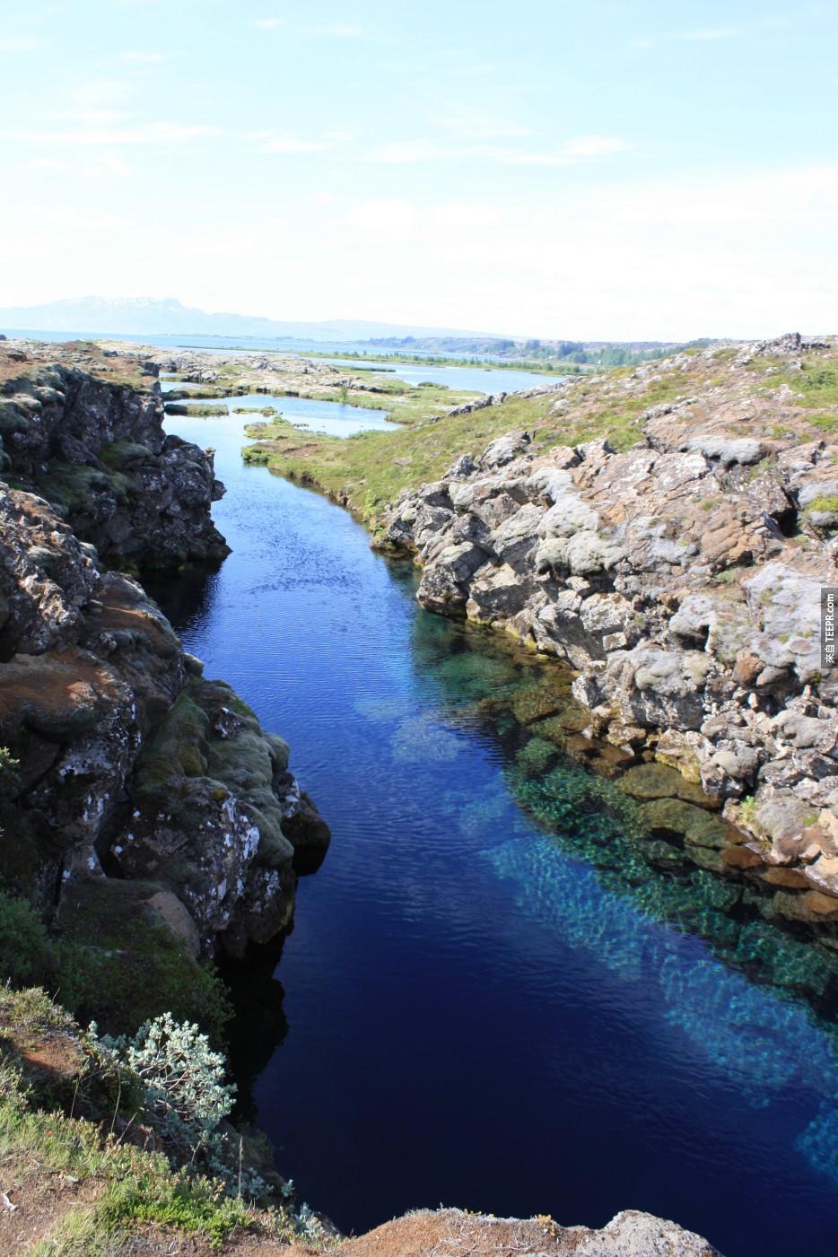 在兩大洲之間遊泳：冰島(Iceland)。<BR><BR>
