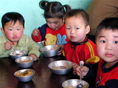 600 萬北韓人缺乏糧食和全國有 33 ％的兒童長期營養不良。<BR><BR>