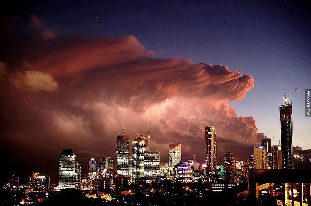 巨型風暴逼近澳大利亞布裏斯班。<BR><BR>
