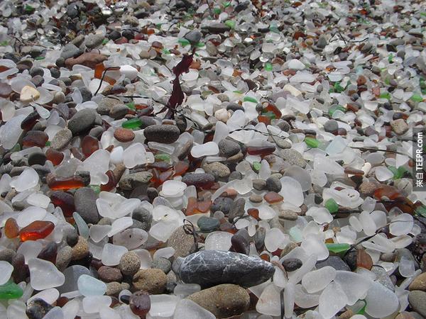 這座海灘不是全世界唯一的一座玻璃石頭海灘。<BR><BR>