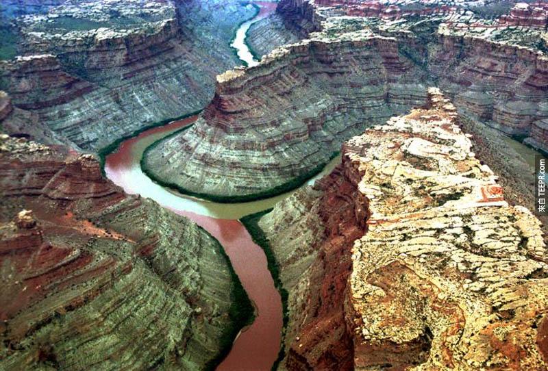 2）綠色 (Green) 和科羅拉多河 (Colorado Rivers) 在美國猶他州峽穀地國家公園的河流點。<BR><BR>