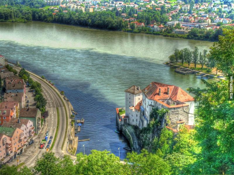 9）伊爾茨多瑙河 (Danube) 和客棧河 (Inn Rivers) 在德國Passau的匯合處。<BR><BR>(繪畫圖)