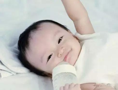 無知媽媽沖奶粉,差點奪走寶寶生命!