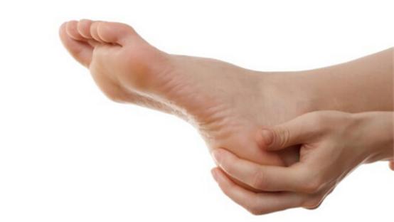 10個腳部信號警示你的身體出問題了，每一個都不能忽視