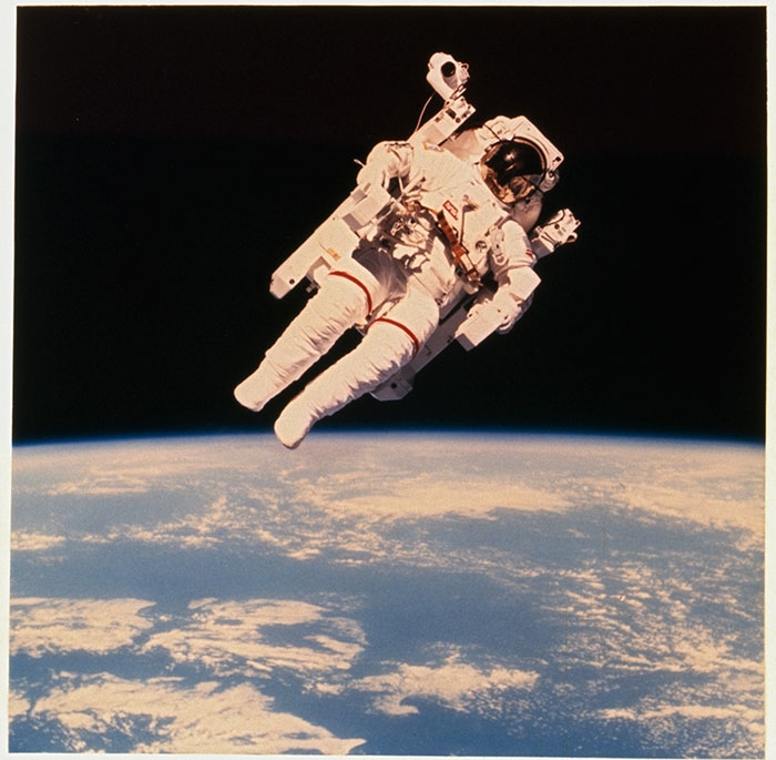 22張國家地理攝影「你對世界的認識其實很少」震撼照片！#14史上第一人進行太空行走！