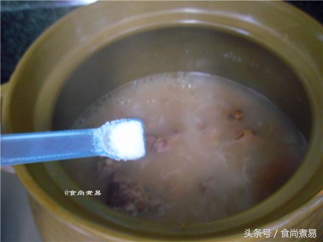這樹根是煲湯的好食材，常飲祛濕解毒，潤腸通便，防治痛風！