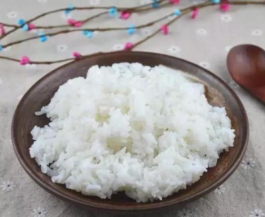 煮白米飯誰還用白開水啊，加點這個，全家都愛吃，煮再多也不剩飯！