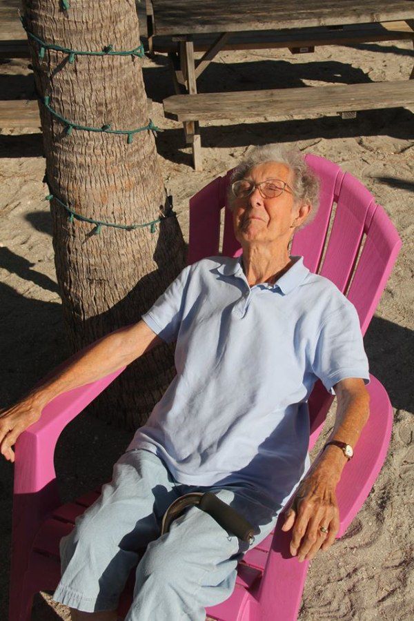 這位90歲老奶奶得癌症後決定拒絕手術去旅行，沒想到旅遊6個月後就發生了奇蹟…！
