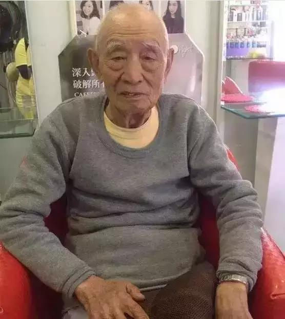 97歲台灣老兵竟靠「智慧型手機」成功回家！睽違77年跪在父母墳前痛哭：「爸媽我回來了...」