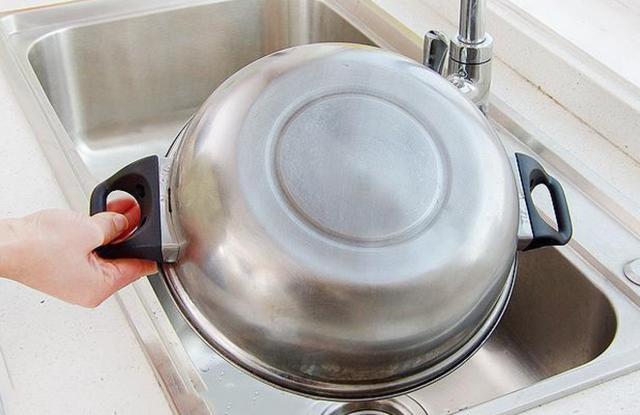 鍋底容易變黑，用這幾種方法清潔就對了，一下子就變成新的一樣