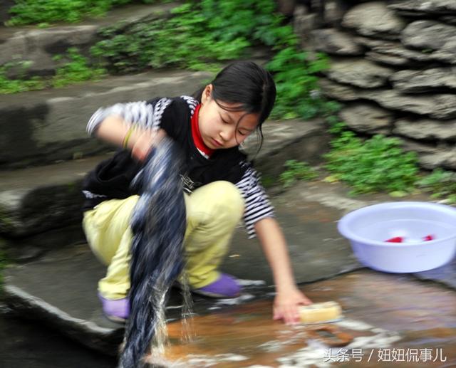 我不顧父母反對和老公奉子成婚，三年生兩胎，一頓飯讓我心灰意冷