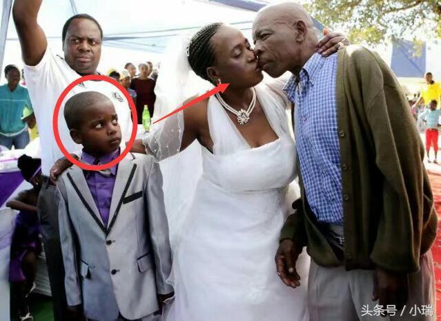 9歲小男孩迎娶62歲老婆，結婚當天新娘親吻前夫「小男孩下一秒竟....」這場婚禮太絕了！
