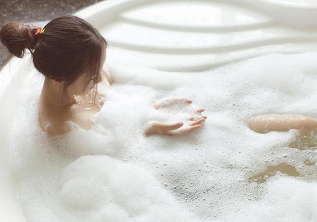 天天洗澡，到底用「香皂」好還是「沐浴乳」好？教你正確選擇，洗出白嫩肌膚！