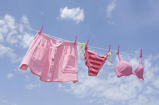 衣服到底要不要反過來曬？90％的人都做錯了，難怪衣服越曬越舊！
