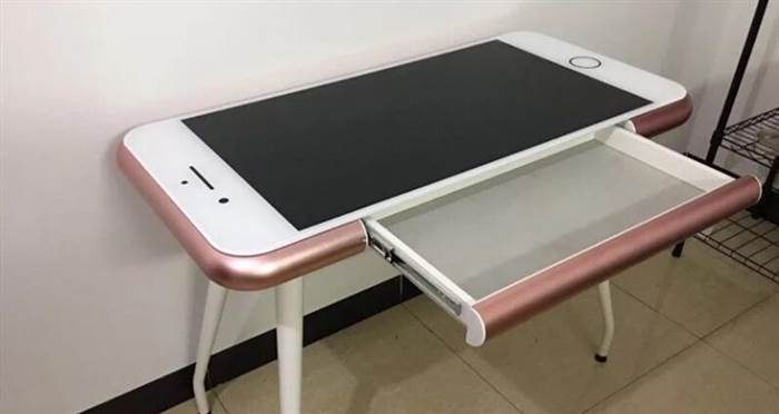 網友網購精美Iphone桌「結果送到家後嚴重貨不對版」