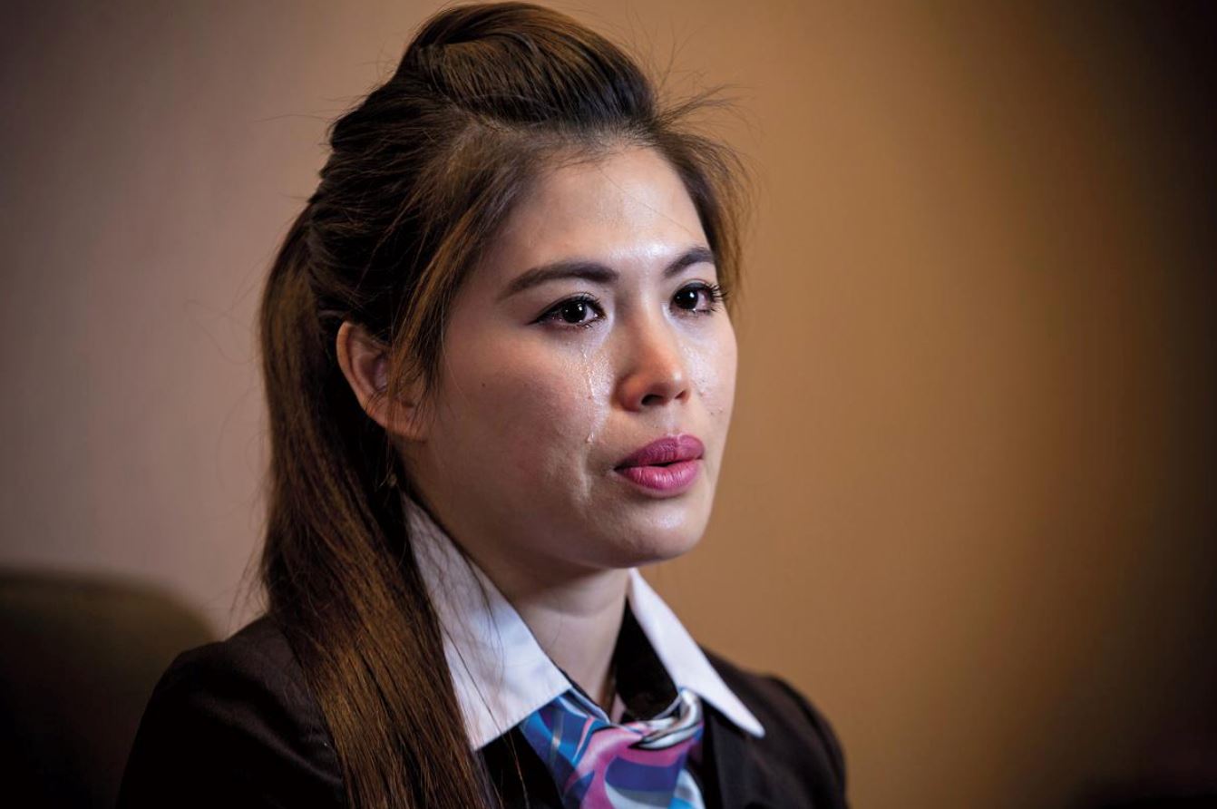 以哭为职的孝女白琴「一天哭八场」20岁买车,26岁买房!