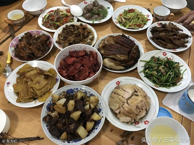 哥嫂公務員,瞧不起做計程車司機的老公,在公婆家吃團圓飯被打臉