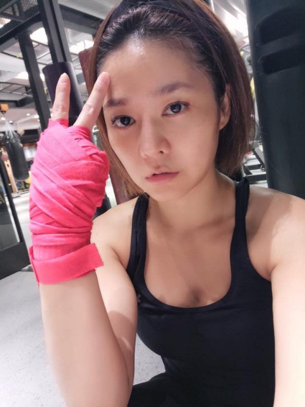 39岁看起来像25岁!台湾曲线女神gina的4个床上瘦身运动