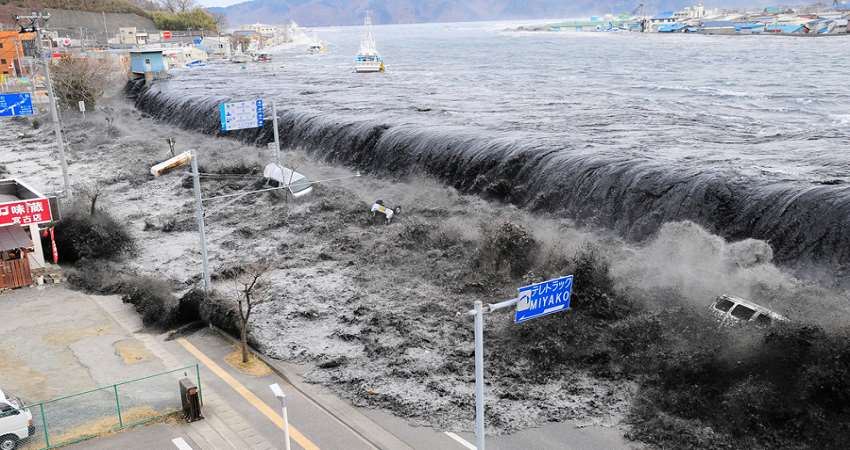 仙台机场海啸图片
