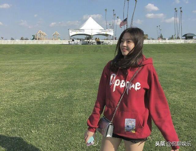 王文也1998年出生,2013年电影《小时代》举行首映红毯,她首次公开亮相