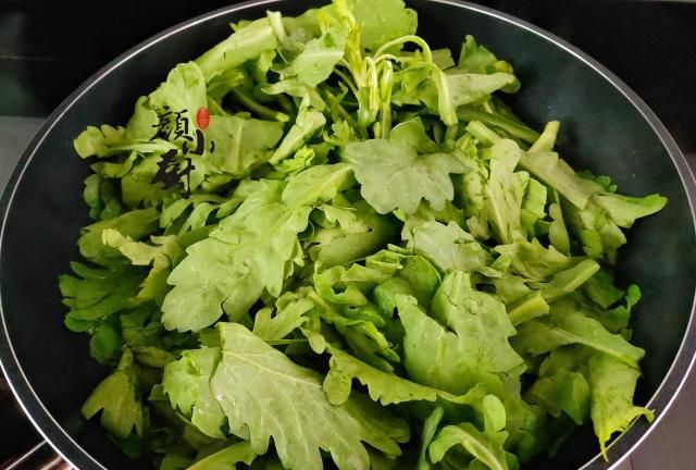 失眠必吃「茼蒿菜」实惠平价 经常吃「养心安神」一觉睡到大天亮