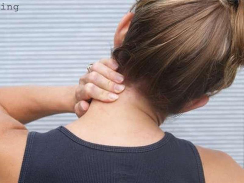 快来试试看这7个可以快速摆脱落枕的方法吧.