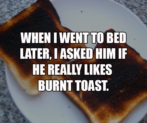 妈妈把一片焦黑的土司放在爸爸面前还以为爸爸会骂人