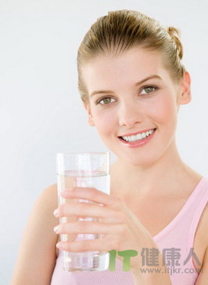 經期喝白開水能幫助排毒