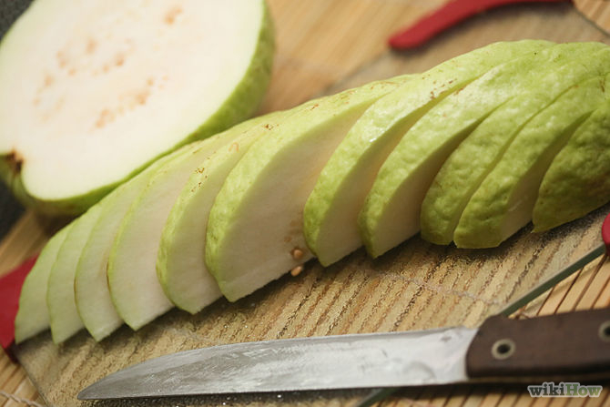 你可以把番石榴切半,或是切成薄片.