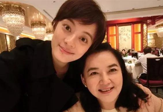 她曾是台灣四大美女之一，當年逼得林青霞自殺， 後戀上黑幫大佬，如今竟然變成了…