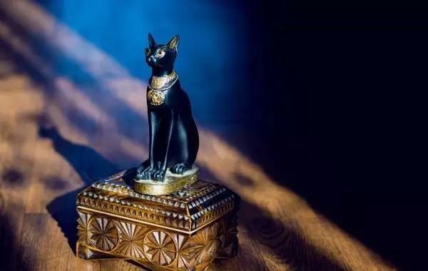 埃及黑猫神像