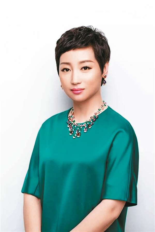 黄光裕出身贫苦,无背景,无资本,有的只是理想和努力,可正是他的坚韧不