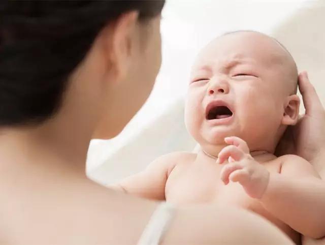 寶寶見人就哭，竟是因為這些原因